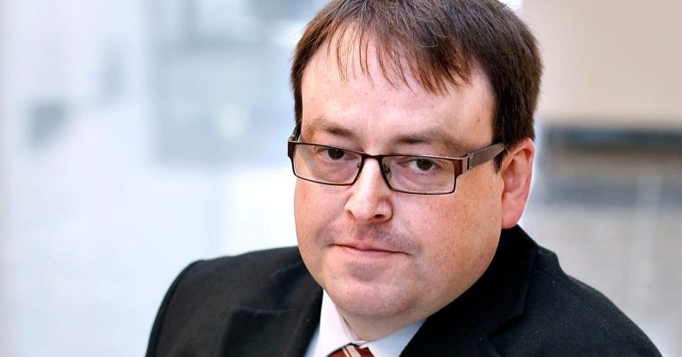 David Argyle stands down after bullying case closed
