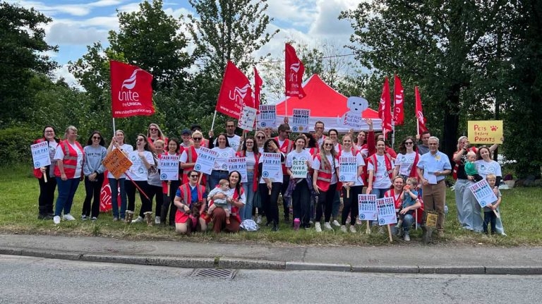 Union condemns vet branch practice closure plan as ‘desperate’